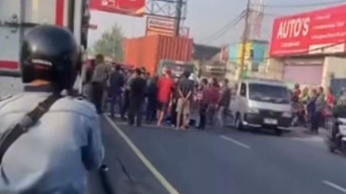 Kecelakaan maut di Bekasi Barat. 
