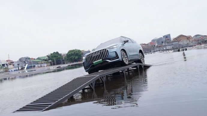 JAECOO J8 SHS ARDIS menunjukkan kemampuannya dalam sesi media test drive di Tangerang Selatan (Tangsel), Banten. (Foto: Istimewa)