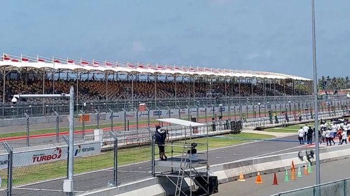 Arsip foto - Sirkuit Internasional Pertamina Mandalika di Lombok Tengah, Nusa Tenggara Timur, dalam kondisi cuaca cerah jelang ajang MotoGP Mandalika 2024, Minggu (29/9/2024). (Foto: ANTARA/Aloysius Lewokeda)