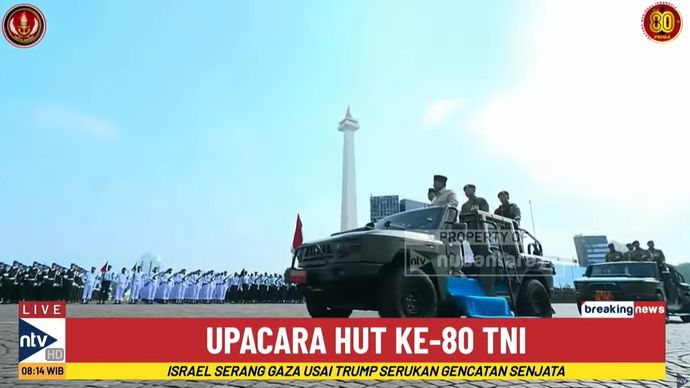 Presiden Prabowo Subianto memeriksa pasukan dalam rangkaian upacara peringatan HUT Ke-80 TNI di Lapangan Silang Monas, Jakarta, Minggu (5/10/2025). 