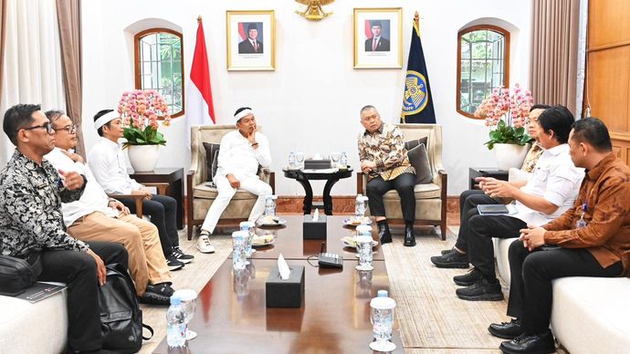 Menteri Perhubungan Dudy Purwagandhi bertemu Gubernur Jawa Barat Dedi Mulyadi