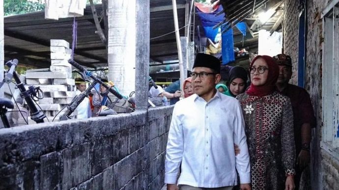 Menteri Koordinator Bidang Pemberdayaan Masyarakat Abdul Muhaimin Iskandar meninjau lokasi gedung yang ambruk di Pondok Pesantren Al-Khoziny, Sidoarjo, Jawa Timur. ANTARA/HO-Kemenko PM 