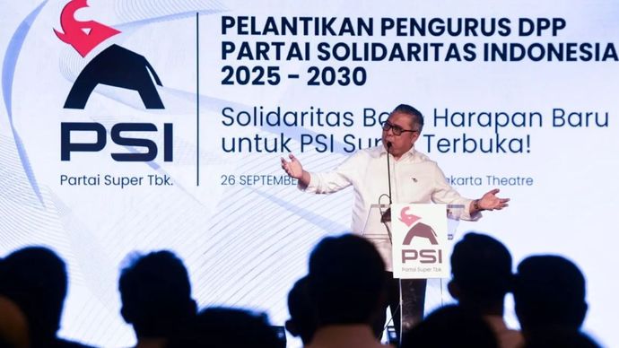 Ketua Harian DPP Partai Solidaritas Indonesia (PSI) Ahmad Ali menyampikan pidato politiknya usai dilantik sebagai jajaran Pengurus DPP PSI periode 2025-2030 di Jakarta, Jumat (26/9/2025). Kaesang Pangarep melantik sejumlah pengurus DPP PSI di antaranya mantan petinggi Partai Nasdem yaitu Ahmad Ali sebagai Ketua Harian dan Bestari Barus sebagai Ketua Bidang Politik PSI. ANTARA FOTO/Muhammad Adimaja/rwa.