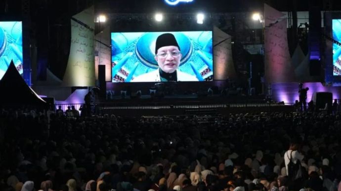 Menteri Agama Nasaruddin Umar menutup gelaran Musabaqah Qiraatil Kutub (MKQ) Nasional di Kabupaten Wajo melalui rekaman video. 