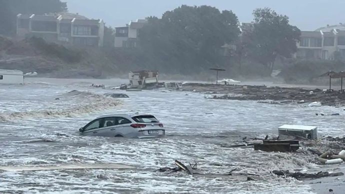 Banjir Bandang Terjang Elenite, Bulgaria.