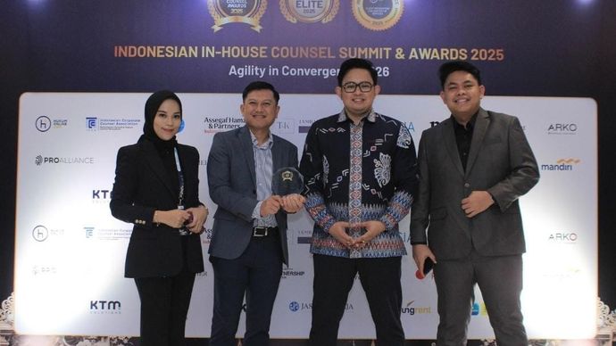PT Pegadaian kembali menorehkan prestasi gemilang di bidang tata kelola dan hukum, dengan menerima penghargaan bergengsi &ldquo;Indonesia&rsquo;s Most Innovative In-House Counsel Team 2025 &ndash; Non-Bank Financial Services&rdquo; dalam ajang Indonesia In-House Counsel Awards 2025. Kegiatan ini diselenggarakan di Nusa Dua, Bali, pada Jumat 3 Oktober 2025.