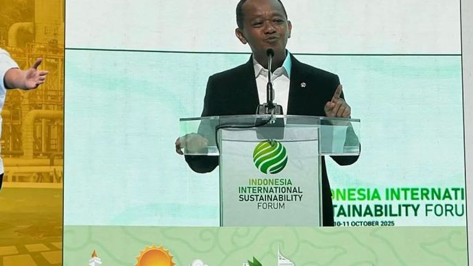 Menteri Energi dan Sumber Daya Mineral (ESDM) Bahlil Lahadalia memberi keterangan dalam acara Indonesia International Sustainability Forum, Jakarta, Jumat (10/10/2025).