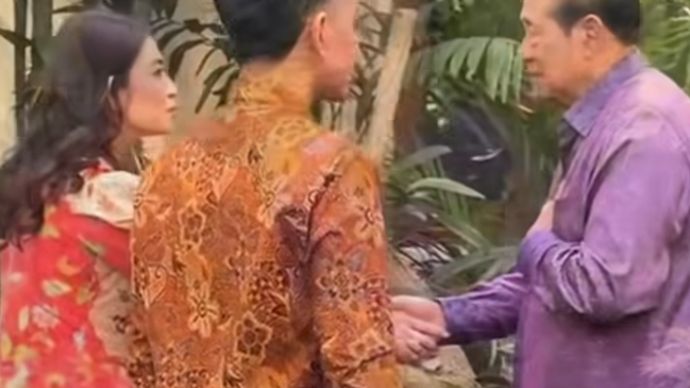 Wakil Presiden RI Gibran Rakabuming Raka memgunggah moment bersilaturahmi ke kediaman Presiden ke-6 RI, Susilo Bambang Yudhoyono (SBY), di Cikeas, Bogor. 