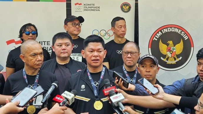 Ketua Umum Komite Olahraga Indonesia, Raja Sapta Oktohari, menjawab pertanyaan pewarta setelah mengikuti fun run di Olympic Day 2025, di Jakarta, Minggu 12 Agustus 2025. ANTARA/Rauf Adipati/am