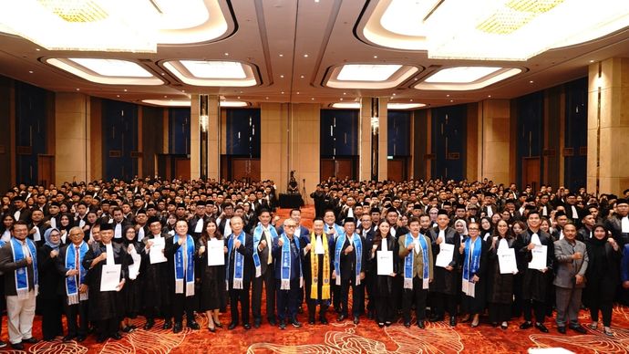 Pengangkatan dan pembekalan calon advokat di wilayah hukum Pengadilan Tinggi DKI oleh DPN Peradi. 