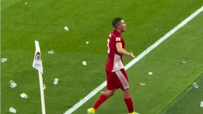 Jay Idzes Tenangkan Suporter yang Lempar Botol Gegara Protes