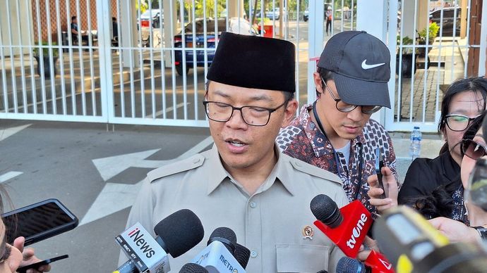 Menteri Luar Negeri Suginono 