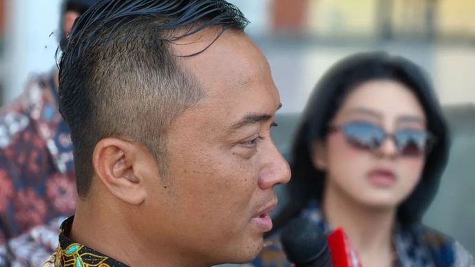 Menteri Sekretaris Negara Prasetyo Hadi menyampaikan pernyataan terkait hasil agenda rapat terbatas kabinet yang dipimpin Presiden Prabowo Subianto di Lanud Halim Perdanakusuma, Jakarta, Selasa (14/10/2025). 