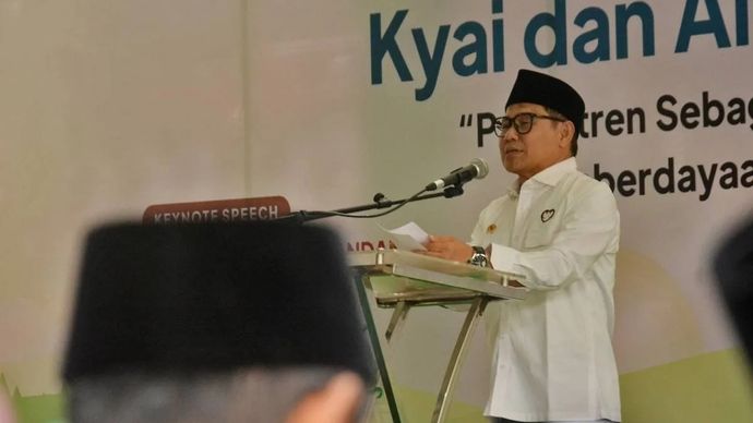 Arsipm foto - Menko Pemberdayaan Masyarakat sekaligus Ketua Umum Partai Kebangkitan Bangsa (PKB) Abdul Muhaimin Iskandar menyampaikan pidato saat Halaqah Kiai dan Alim Ulama Nusantara di Pondok Pesantren Asrama Perguruan Islam (API) Tegalrejo, Magelang, Jawa Tengah, Senin, 23 Juni 2025. ANTARA FOTO/Anis Efizudin/tom/pri.