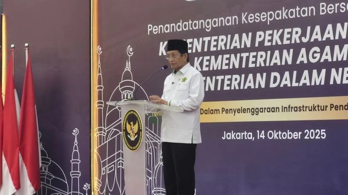 Menteri Agama (Menag) Nasaruddin Umar acara penandatanganan kesepakatan bersama terkait sinergi penyelenggaraan infrastruktur pesantren di Kantor Kemenko PM, Jakarta, Selasa, 14 Oktober 2025. ANTARA/Sean Filo Muhamad