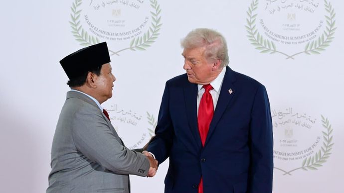 Momen Jabat Tangan dan Pujian Presiden Trump ke Prabowo