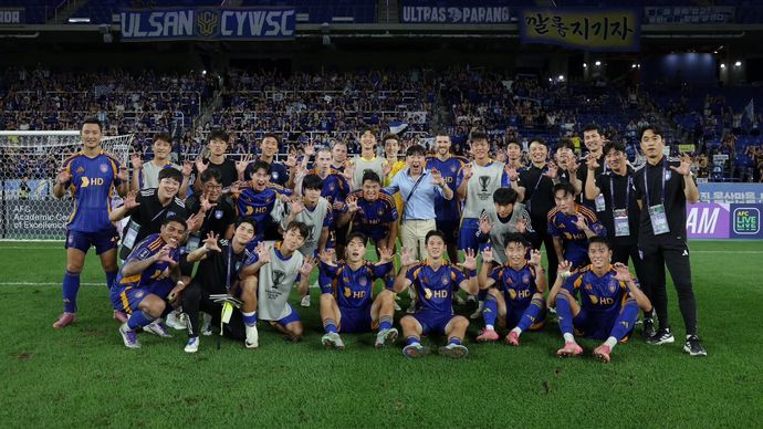 Shin Tae-yong dan Pemain Ulsan HD