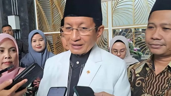Menteri Agama (Menag) Nasaruddin Umar memberikan keterangan setelah menghadiri pendampingan aparatur sipil negara (ASN) dan peluncuran program Pendampingan Pesantren di Universitas Islam Negeri (UIN) Maulana Malik Ibrahim, di Kota Malang, Jawa Timur, Rabu, 15 Oktober 2025. ANTARA/HO-Humas UIN Maliki Ibrahim.