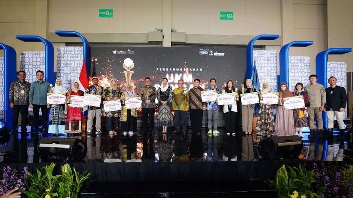 Menteri Perdagangan (Mendag) Budi Santoso memberikan UKM Pangan Award dalam Pembukaan Pangan Nusa Expo 2025, di Indonesia Convention Exhibition (ICE) BSD City, Kabupaten Tangerang, Banten, Rabu 15 Oktober 2025. (ANTARA/HO-Kemendag RI)