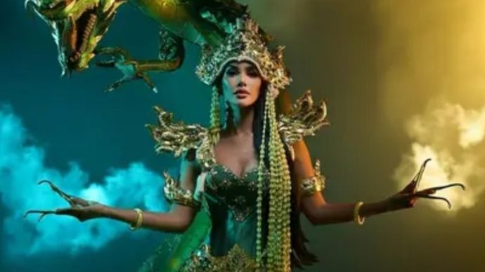 Vina Sitorus pakai kostum Nyi Roro Kidul di ajang Miss Grand International 2025.