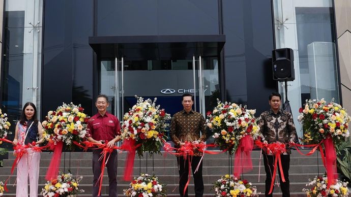 PT Chery Sales Indonesia (CSI) bersama PT Cakra Arthamoro Mobil resmi membuka Dealer Chery Cinere, jaringan ke-62 Chery di Indonesia, yang berlokasi di Jalan Cinere Raya No.18, Kecamatan Cinere, Kota Depok. (Foto: Istimewa)