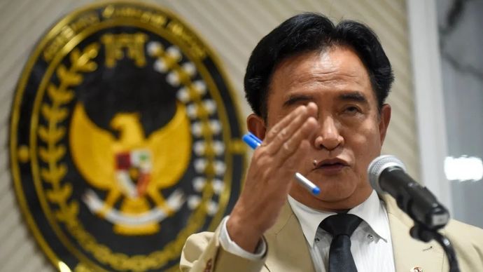 Menteri Koordinator Bidang Hukum, HAM, Imigrasi, dan Pemasyarakatan Yusril Ihza Mahendra memberikan keterangan dalam konferensi pers Rapat Koordinasi dengan Bareskrim terkait Pembahasan Tindak Lanjut Penangkapan Massa Pasca Aksi Demonstrasi akhir Agustus 2025 di Kantor Kemenko Kumham Imipas, Jakarta, Jumat, 26 September 2025. Menko Kumham Imipas mengatakan dari sebanyak 6.719 orang yang ditangkap pada aksi unjuk rasa di sejumlah daerah di Indonesia, sebanyak 5.858 orang telah dibebaskan dan sisanya ditahan dan ditetapkan sebagai tersangka oleh kepolisian dengan jeratan pasal pidana penganiayaan, penghasutan, perusakan, dan pembakaran, serta melawan pejabat publik yang sah dan berwenang. ANTARA FOTO/Indrianto Eko Suwarso/rwa.