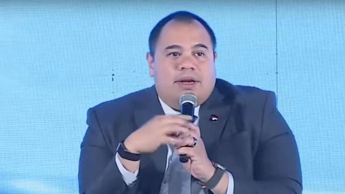 CIO Danantara Indonesia Pandu Sjahrir buka-bukaan usai menghapus kebijakan penghapusan tantiem komisaris Badan Usaha Milik Negara (BUMN).