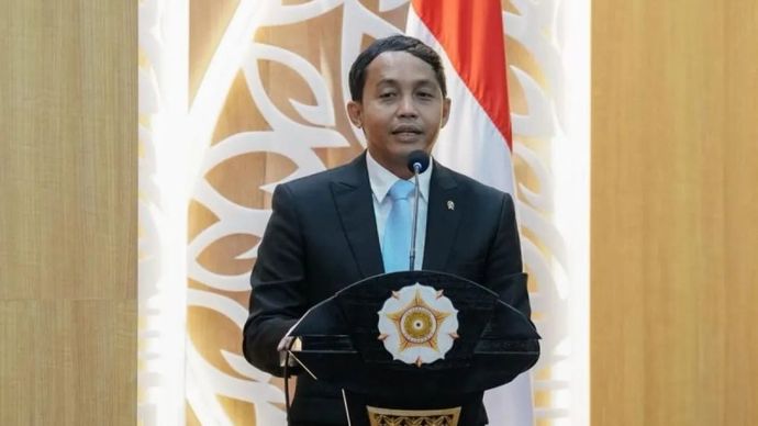 Menteri Kehutanan (Menhut) Raja Juli Antoni menjadi pembicara kunci dalam Rapat Senat Terbuka Dies Natalies ke-62 Fakultas Kehutanan UGM dengan tema &ldquo;Reinventing Pendidikan Kehutanan Menjawab Tantangan Kehutanan Indonesia Tahun 2060&rdquo; di Yogyakarta, Jumat 17 Oktober 2025. ANTARA/HO-Kemenhut RI.