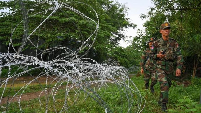 Arsip foto - Tentara Kamboja berjaga di kawasan perbatasan Prey Chan, Banteay Meanchey, Kamboja (29/8/2025). Meski gencatan senjata telah diberlakukan, penjagaan ketat tetap dilakukan. ANTARA FOTO/Aditya Pradana Putra/rwa.