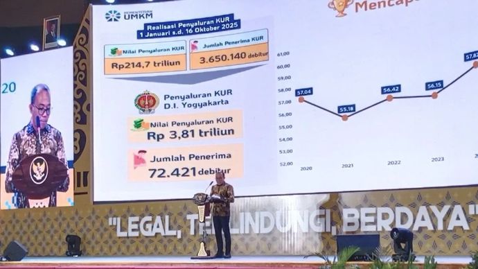 Deputi Bidang Usaha Mikro Kementerian UMKM Riza Damanik saat pembukaan Festival Kemudahan dan Pelindungan Usaha Mikro di Sportorium Universitas Muhammadiyah Yogyakarta (UMY), Bantul, DIY, Senin, 20 Oktober 2025.ANTARA/Luqman Hakim