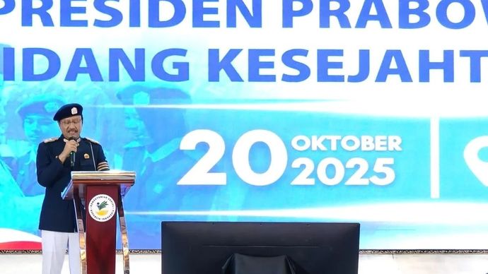 Menteri Sosial Saifullah Yusuf memberikan keterangan selepas membuka acara &ldquo;Tsyarukan Satu Tahun Pemerintahan Prabowo-Gibran &rdquo; di Kantor Kementerian Sosial, Salemba, Jakarta, Senin, 20 Oktober 2025. ANTARA/M Riezko Bima Elko Prasetyo.