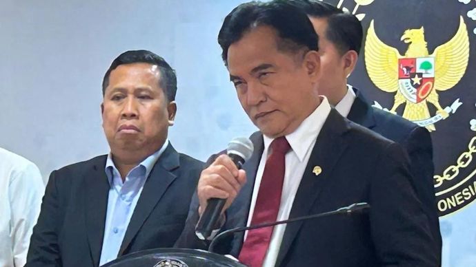 Menteri Koordinator Bidang Hukum, HAM, Imigrasi, dan Pemasyarakatan Yusril Ihza Mahendra dalam konferensi pers di Jakarta, Selasa 21 Oktober 2025. ANTARA/Agatha Olivia Victoria.
