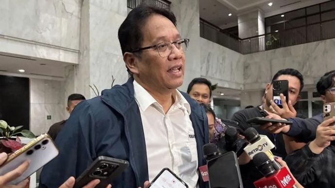Menteri Keuangan Purbaya Yudhi Sadewa menjawab pertanyaan wartawan dalam wawancara cegat di kantor Kementerian Keuangan, Jakarta, Selasa 21 Oktober 2025. ANTARA/Imamatul Silfia/pri.