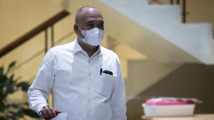 Anggota DPR RI Heri Gunawan berjalan keluar usai menjalani pemeriksaan di Gedung Merah Putih KPK, Jakarta, Jumat 27 Desember 2024. ANTARA FOTO/Aprillio Akbar/rwa.