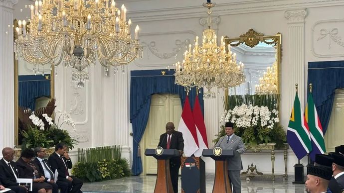 Presiden RI Prabowo Subianto dan Presiden Afrika Selatan Matamela Cyril Ramaphosa menyampaikan pernyataan pers bersama di Istana Merdeka, Jakarta, Rabu (22/10/2025).