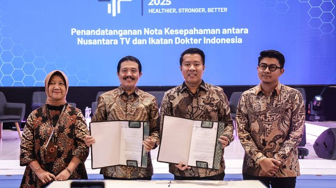 Direktur Nusantara TV Randy Monthonaro Tampubolon dan Ketua Umum Ikatan Dokter Indonesia Dr. dr. Slamet Budiarto, SH., MH.Kes