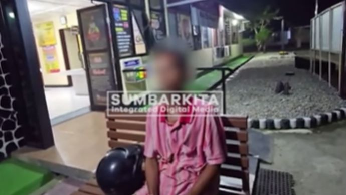 Polisi menangkap pria yang diduga melakukan pencabulan terhadap anak kandungnya usia 11 tahun. Ia ditangkap di wilayah Lubuk Alung, Padang Pariaman, pada Rabu (22/10) dini hari.