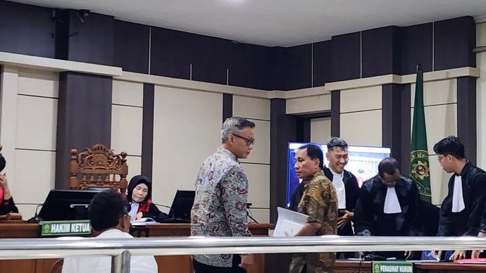 Tiga dosen UGM Yogyakarta saat menjalani sidang di Pengadilan Tipikor Semarang, Kamis, 23 Oktober 2025. (ANTARA/I.C. Senjaya)