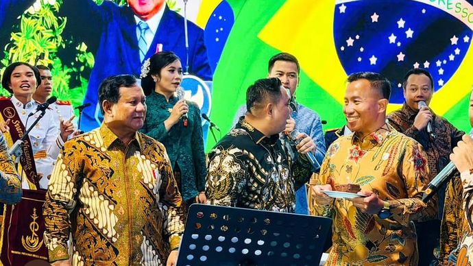 Danpaspampres Mayjen TNI Edwin Adrian Sumantha mendapatkan kejutan ucapan selamat ulang tahun dari Presiden Prabowo Subianto. 