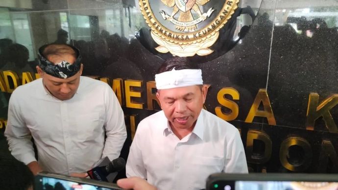 Gubernur Jawa Barat Dedi Mulyadi memberikan keterangan di Gedung BPK Jawa Barat Bandung, Jumat, 24 Oktober 2025. ANTARA/Ricky Prayoga.