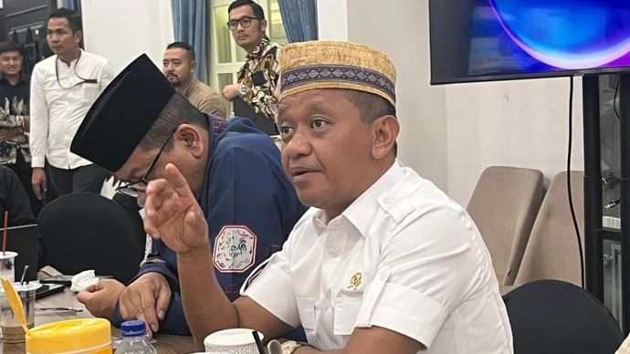 Menteri Energi dan Sumber Daya Mineral Bahlil Lahadalia memberikan pernyataan pers di Kompleks Istana Kepresidenan, Jakarta, Jumat 24 Oktober 2025. (ANTARA/Fathur Rochman)