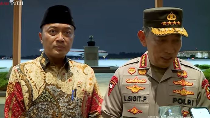 Presiden RI Prabowo Subianto melakukan koordinasi dengan Kapolri Jenderal Listyo Sigit Prabowo sebelum berangkat menuju Kuala Lumpur, Malaysia, pada Sabtu sore. Kunjungan tersebut dalam rangka menghadiri Konferensi Tingkat Tinggi (KTT) ke-47 ASEAN.