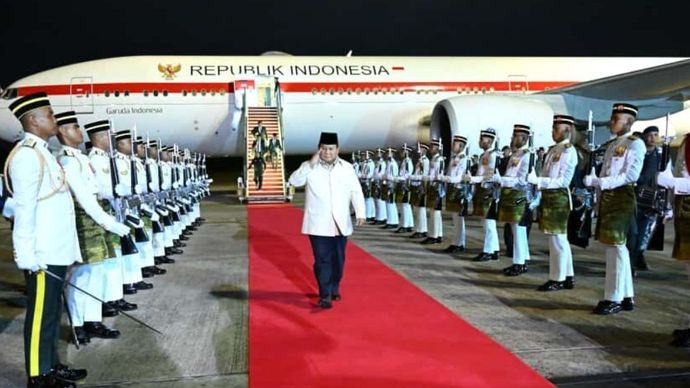 Presiden Republik Indonesia, Prabowo Subianto tiba di Malaysia, pada Sabtu, 25 Oktober 2025 untuk menghadiri Konferensi Tingkat Tinggi (KTT) ke-47 ASEAN. (Foto: BPMI Setpres/Kris)