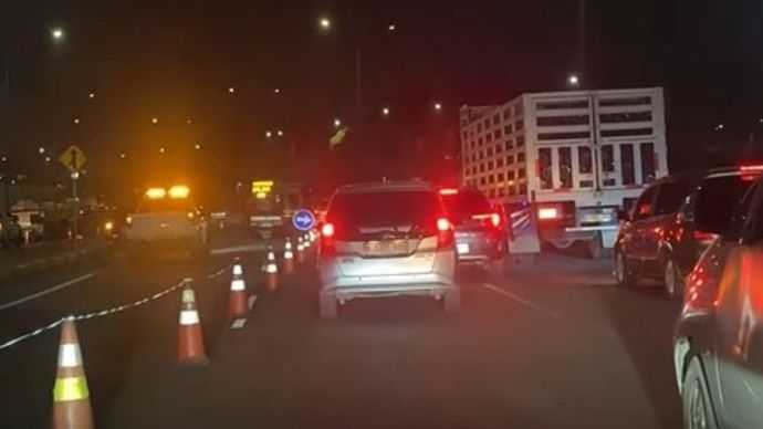 Ziko Harnadi meluapkan kekesalannya terhadap kondisi Tol JORR yang disebutnya hampir setiap malam selalu dilakukan perbaikan. (Foto: Tangkapan layer Instagram @zikoi)