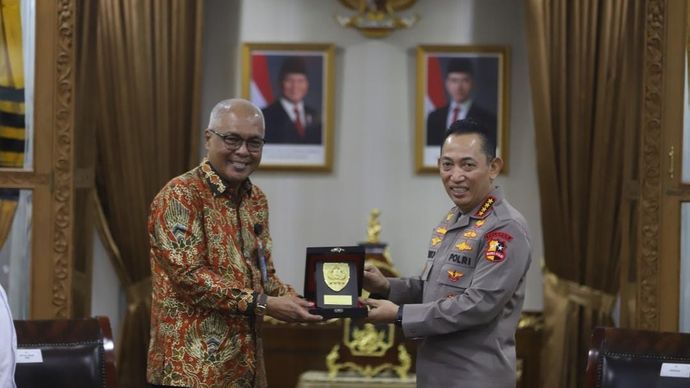 Kepala Kepolisian Negara Republik Indonesia (Kapolri) Jenderal Polisi Listyo Sigit Prabowo, menerima audiensi dari Pengurus Persatuan Wartawan Indonesia (PWI) Pusat di Mabes Polri, Jalan Trunojoyo, Jakarta, Senin 27 Oktober 2025.