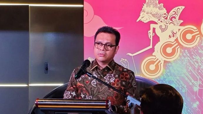 Wakil Menteri Komunikasi dan Digital (Wamenkomdigi) Nezar Patria saat menyampaikan sambutannya dalam acara peluncuran Empowering Indonesia Report 2025 di Jakarta Pusat pada Senin 27 Oktober 2025. (ANTARA/Farhan Arda Nugraha)