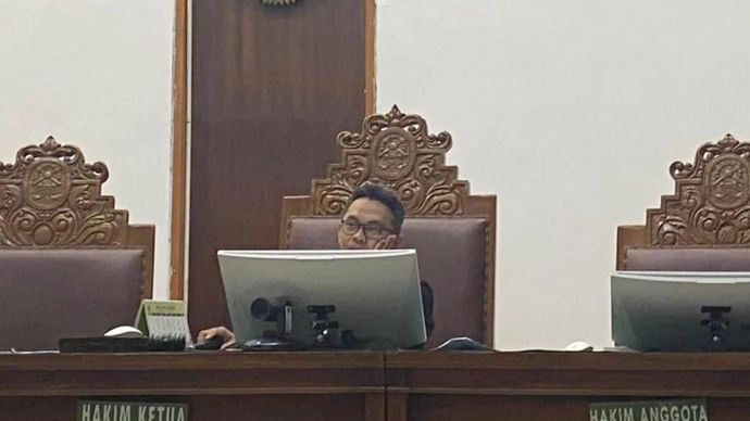 Sidang putusan praperadilan terdakwa terkait aktivis demonstrasi yang berujung ricuh pada Agustus 2025 Delpedro Marhaen dan kawan-kawan di Pengadilan Negeri Jakarta Selatan, Jakarta, Senin 27 Oktober 2025. ANTARA/Luthfia Miranda Putri.