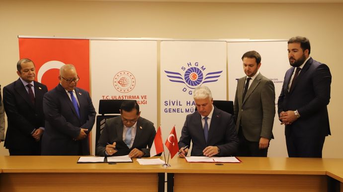 Direktorat Jenderal Perhubungan Udara, Kementerian Perhubungan menyambut baik hasil konsultasi hubungan udara bilateral antara Indonesia dan Turki yang berlangsung di Istanbul-Turki.
