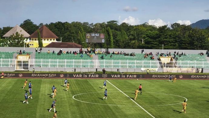 Pertandingan Bhayangkara Presisi Lampung FC dan Persijap Jepara di Stadion Sumpah Pemuda PKOR Way Halim. Bandarlampung, Senin 27 Oktober 2025. (ANTARA/Dian Hadiyatna)