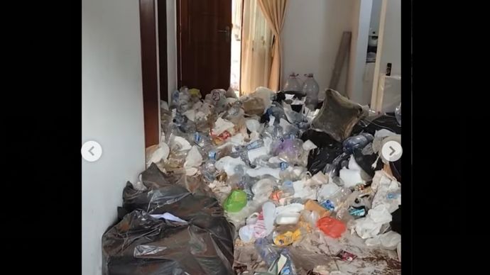 Rumah penuh sampah di Pati yang juga ditemukan mayat pemilik hunian tersebut.